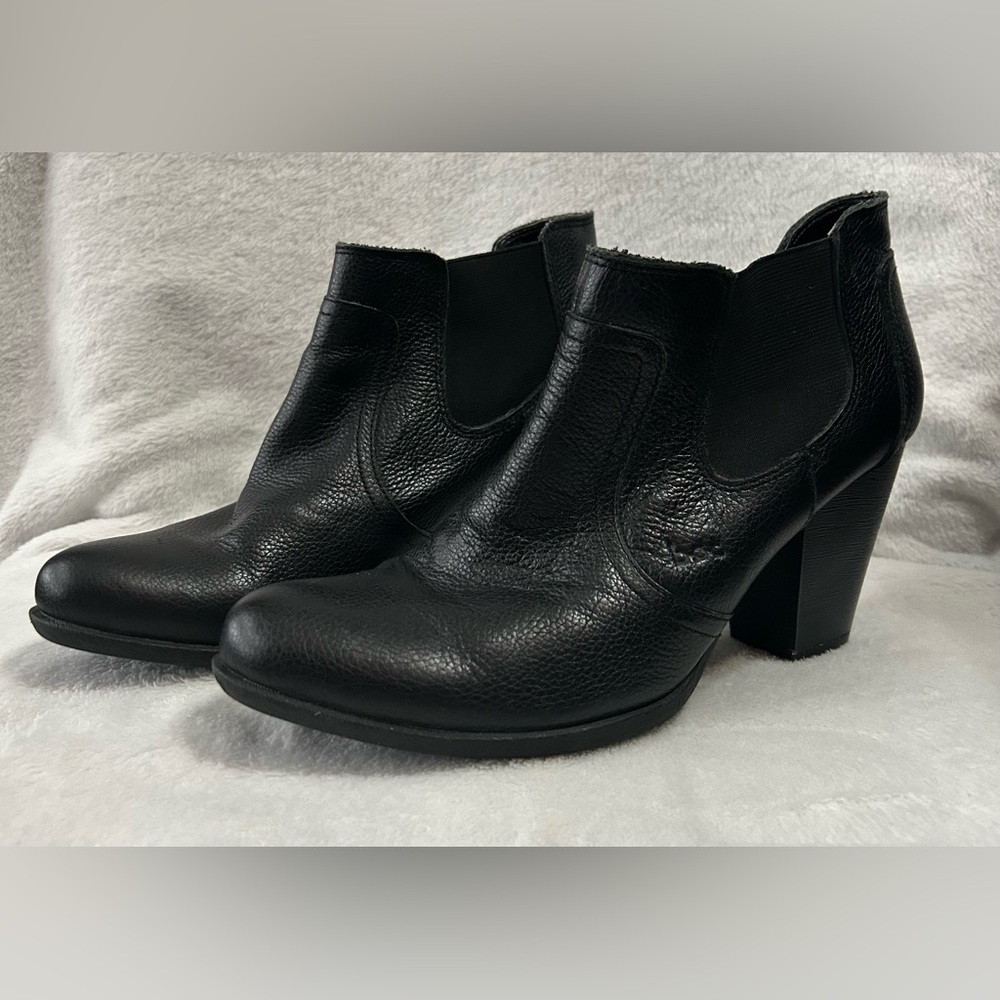 b.o.c. Lucy Black Leather Ankle Bootie Heels